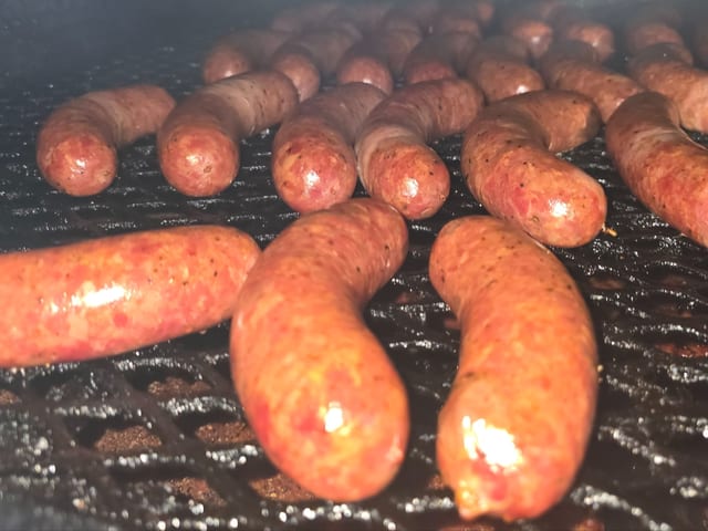 Link (sausage) Basket w/ fries.